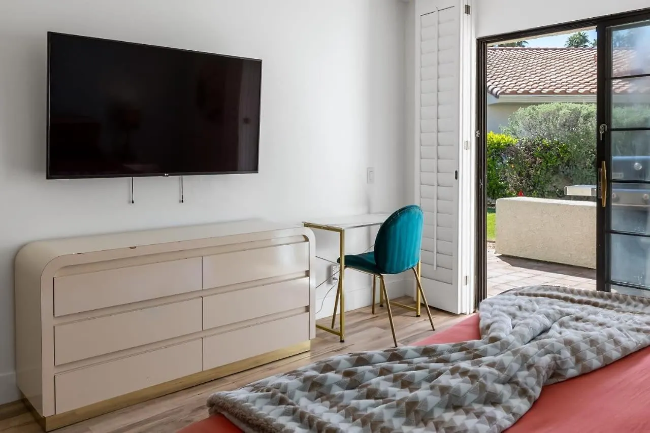 Semesterbostad Desert Rose- Condo With Pool And Tennis Courts Palm Springs USA